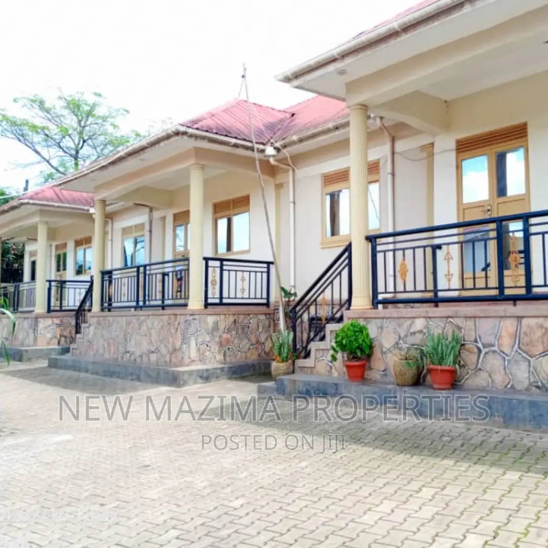 8bdrm House in Kyengera Nsangi, Division A for sale