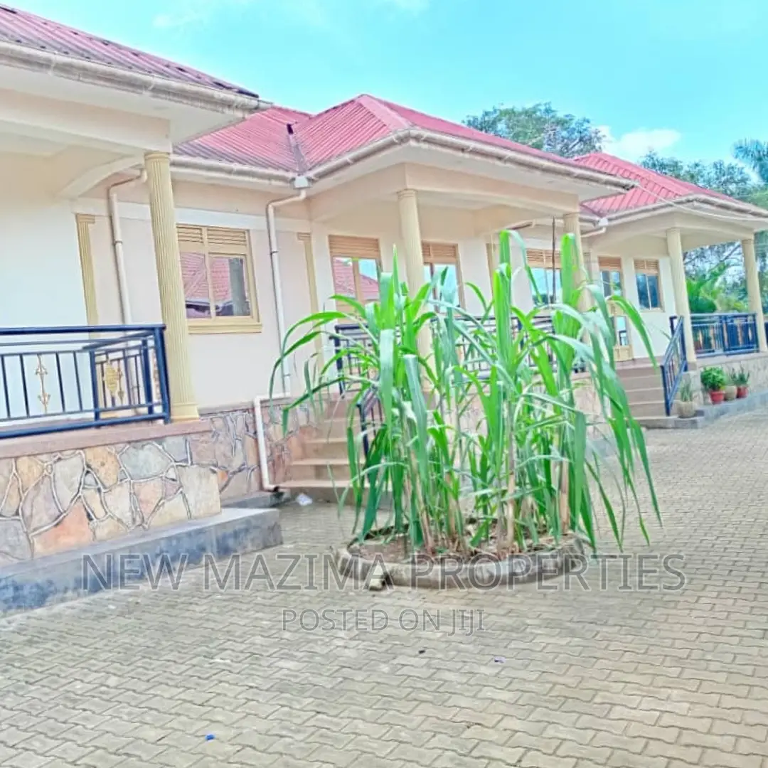 8bdrm House in Kyengera Nsangi, Division A for sale