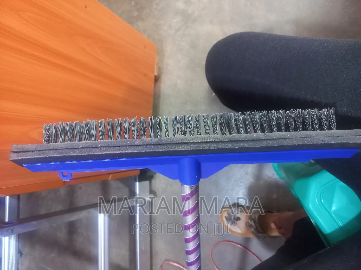 Squeezer With Brush