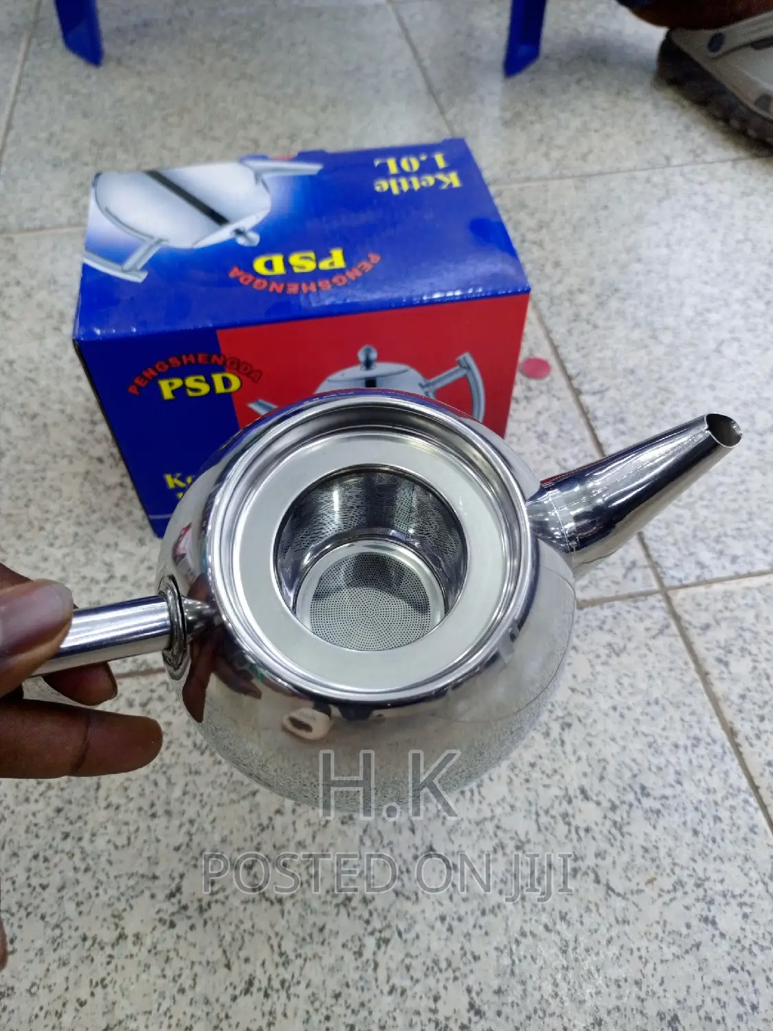 1L Stainless Steel Tea Pot With a Strainer Inside