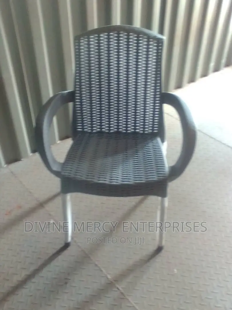 Steel Leg Chair Armed