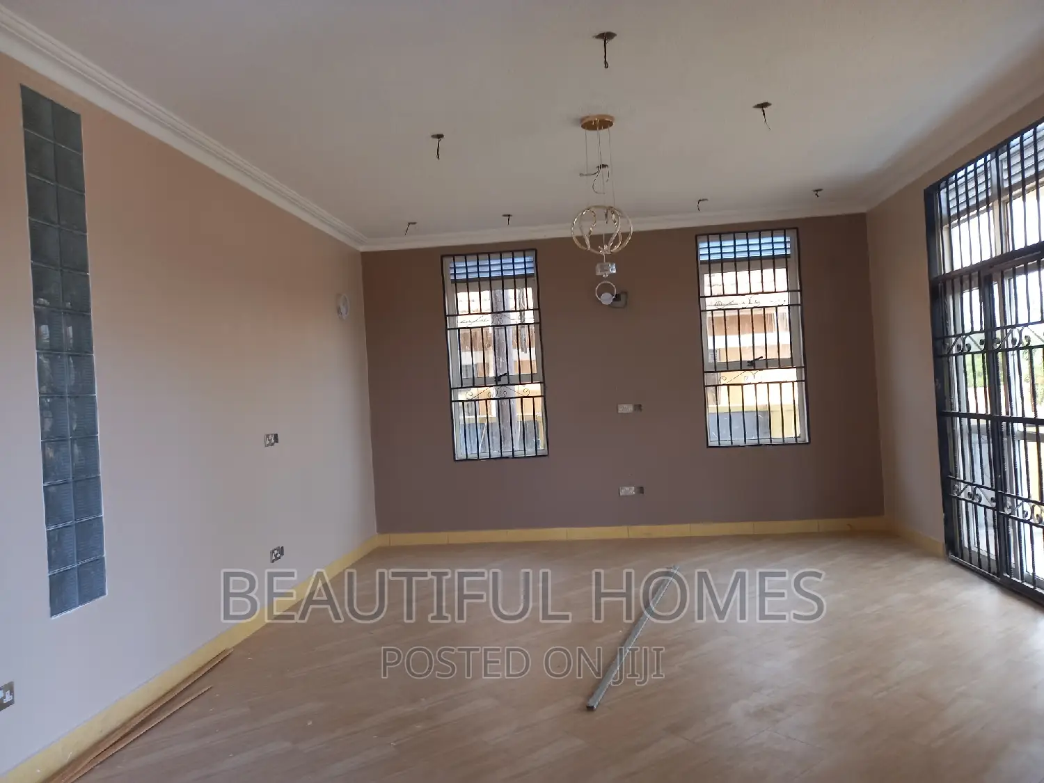 Furnished 5bdrm Duplex in Kira for sale