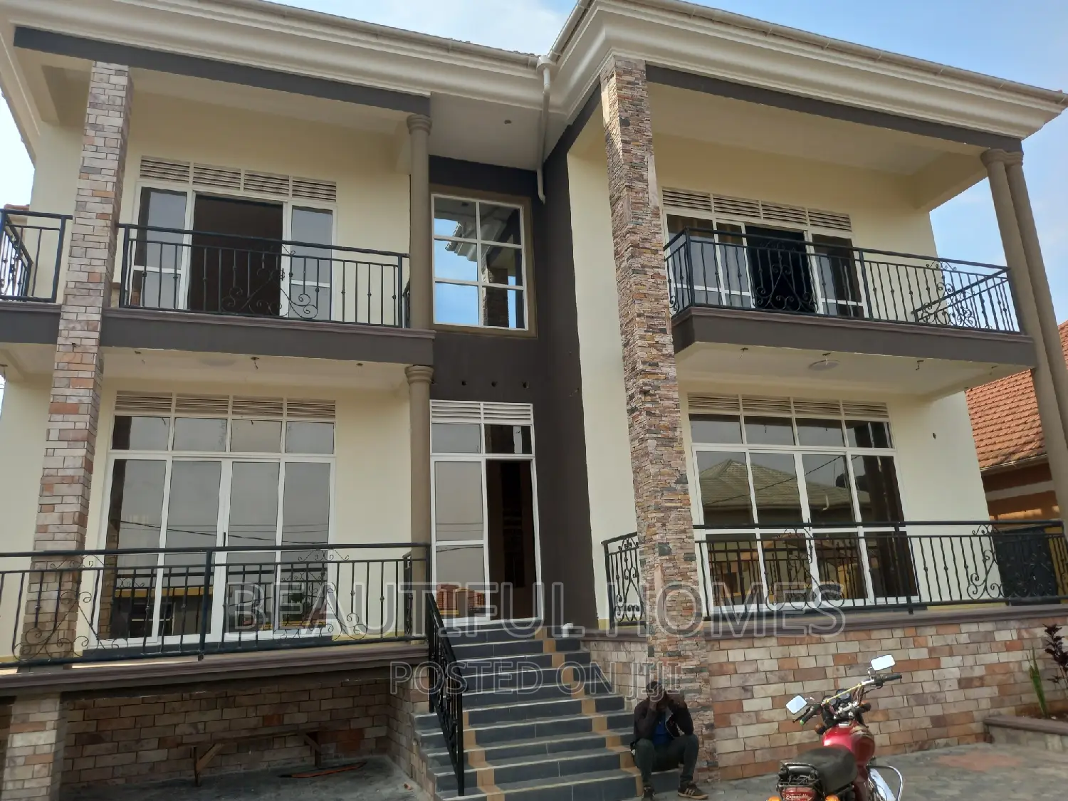 Furnished 5bdrm Duplex in Kira for sale