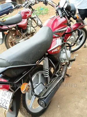 TVS HLX 125 2023 Red