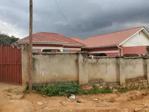 3bdrm House in Bunga Kawuku, Division A for sale