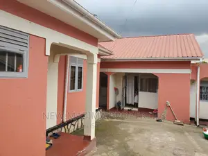 3bdrm House in Bunga Kawuku, Division A for sale