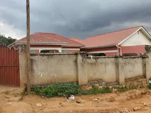 3bdrm House in Bunga Kawuku, Division A for sale
