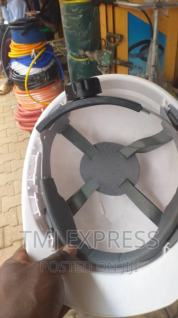 Branded Construction Caps Or Hard Hats