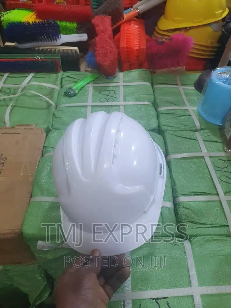 Branded Construction Caps Or Hard Hats