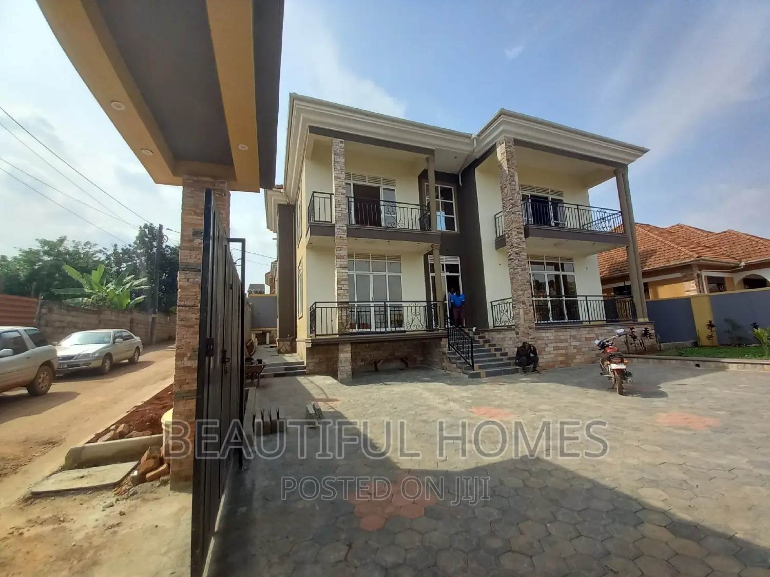 Furnished 5bdrm Duplex in Kira Posh for sale