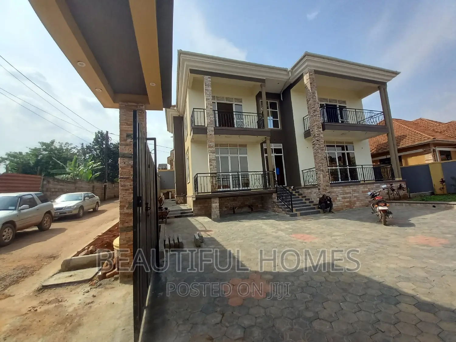 Furnished 5bdrm Duplex in Kira Posh for sale