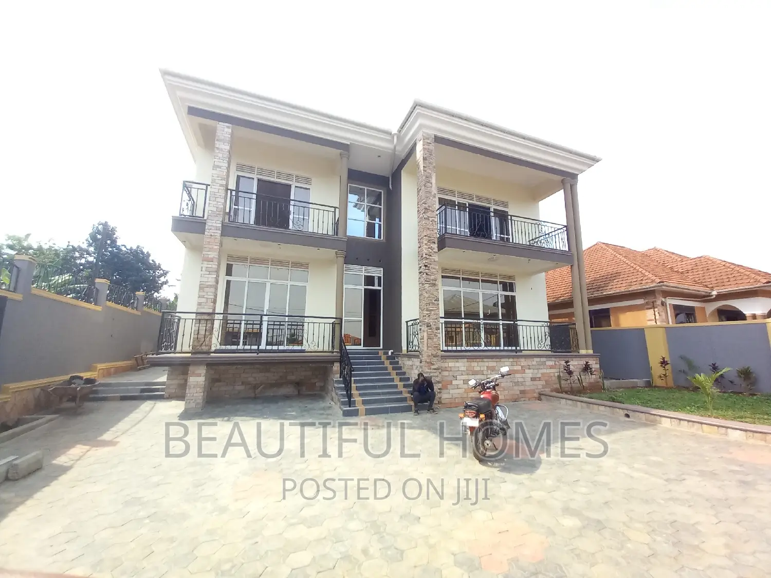 Furnished 5bdrm Duplex in Kira Posh for sale