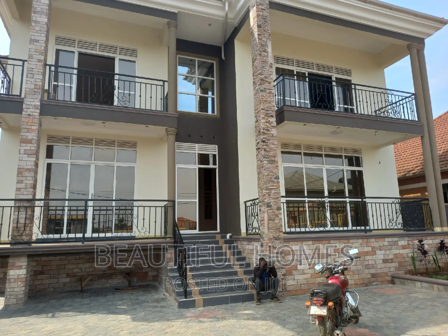 Furnished 5bdrm Duplex in Kira Posh for sale