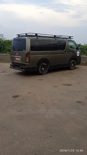 9 Seater Airport Pickup and Drops