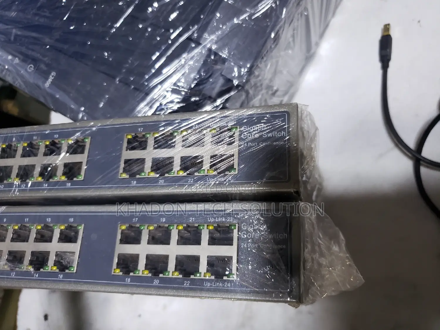Uplink 24 Port Confluence Switch