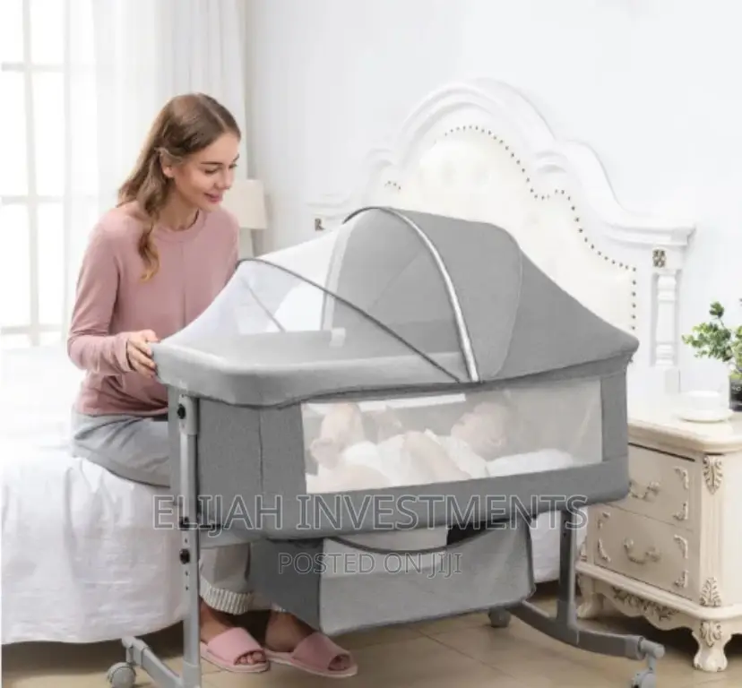 Adjustable Baby Bassinet With a Breathable Net