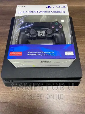 Ps4 Slim Chipped and One Pad*