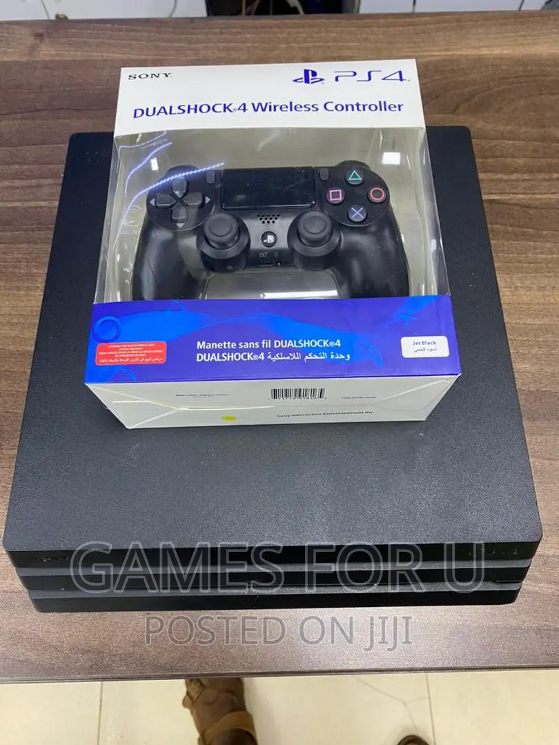Ps4 Slim Chipped and One Pad*