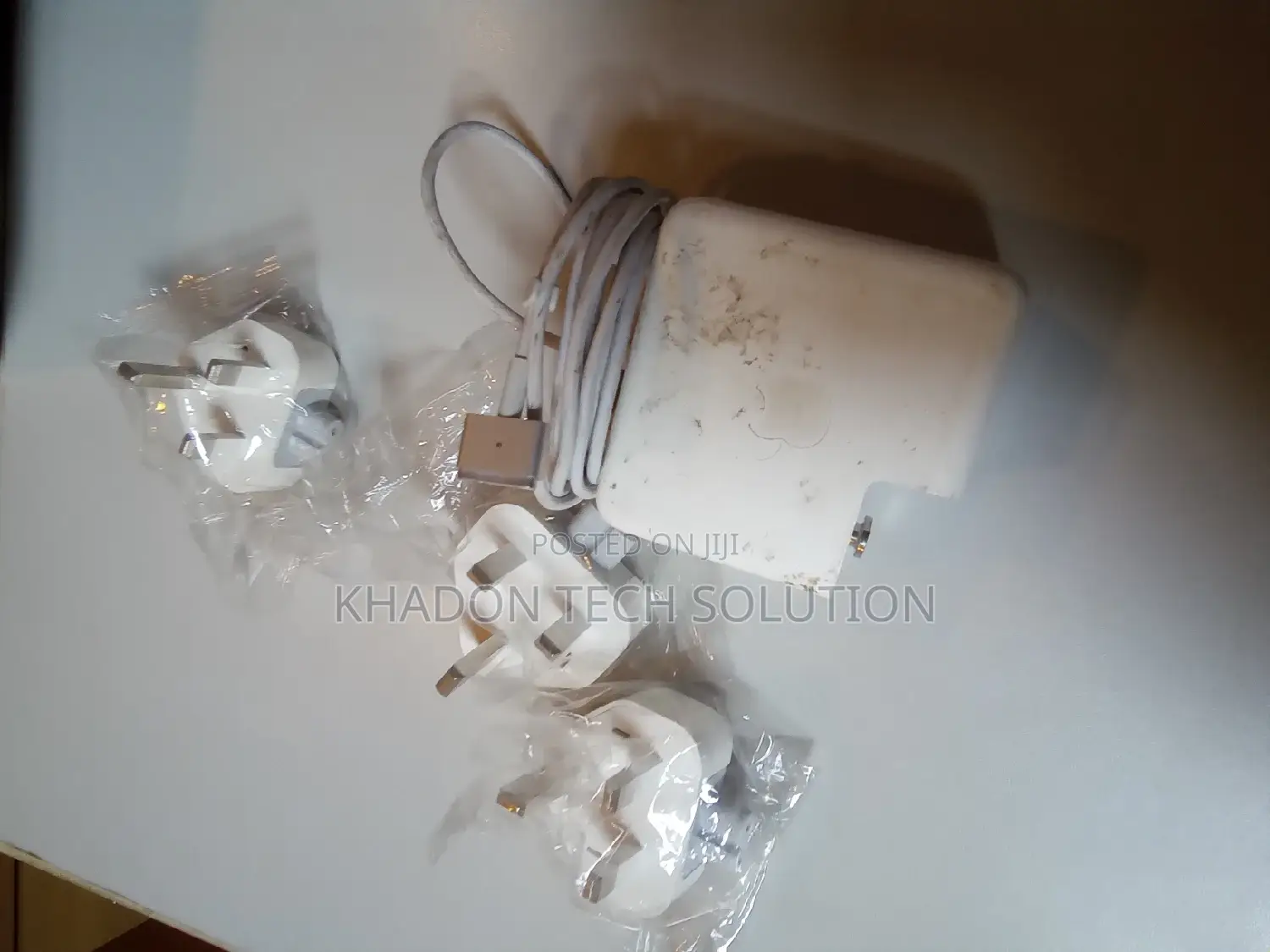 Apple Charger Magsafe 1 60w Macbook Pro and Air