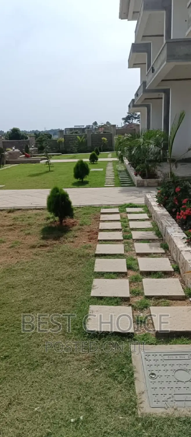 Compound Designing With Exquisite Plants Arrangement.
