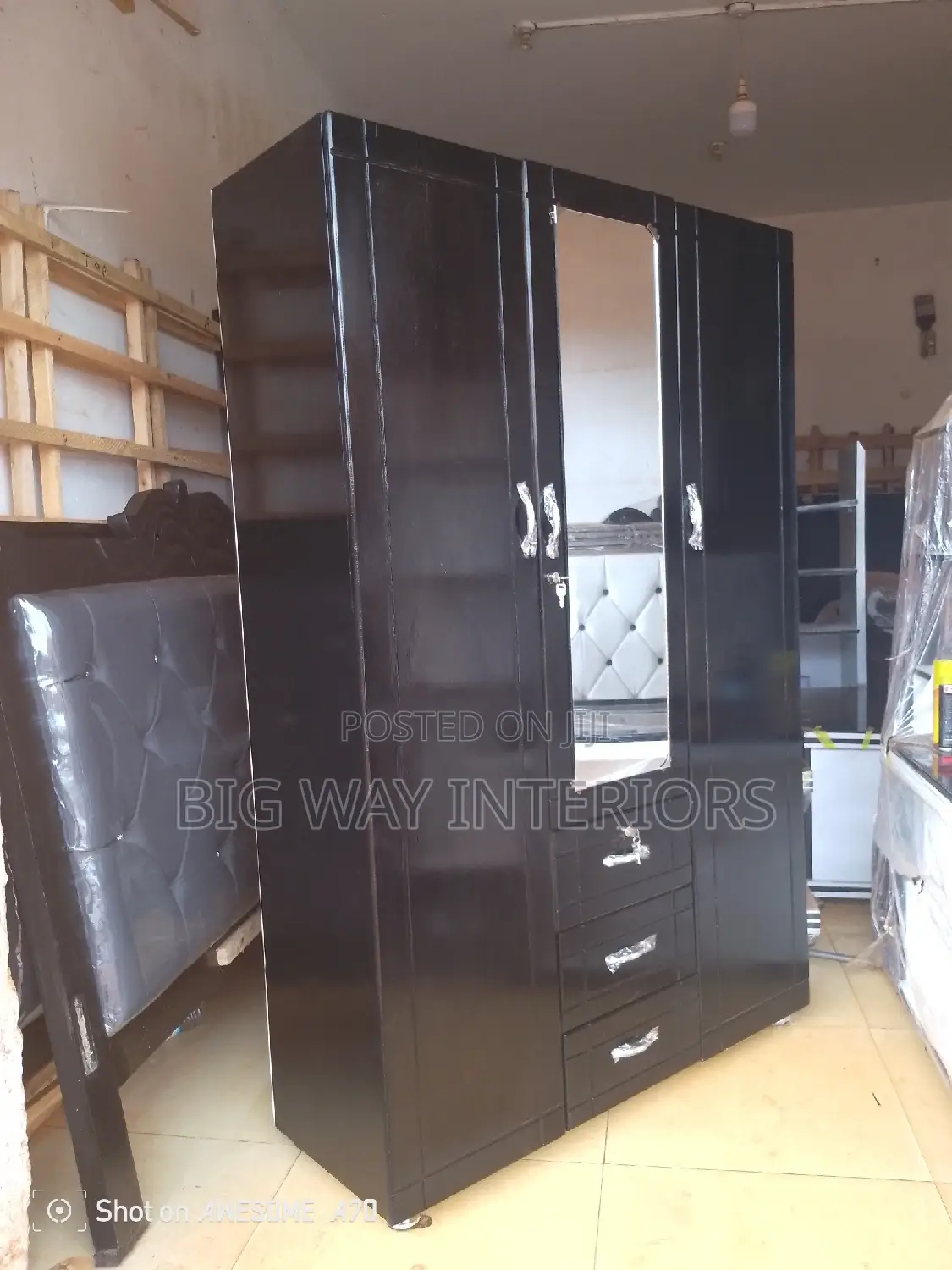 Black Wardrope