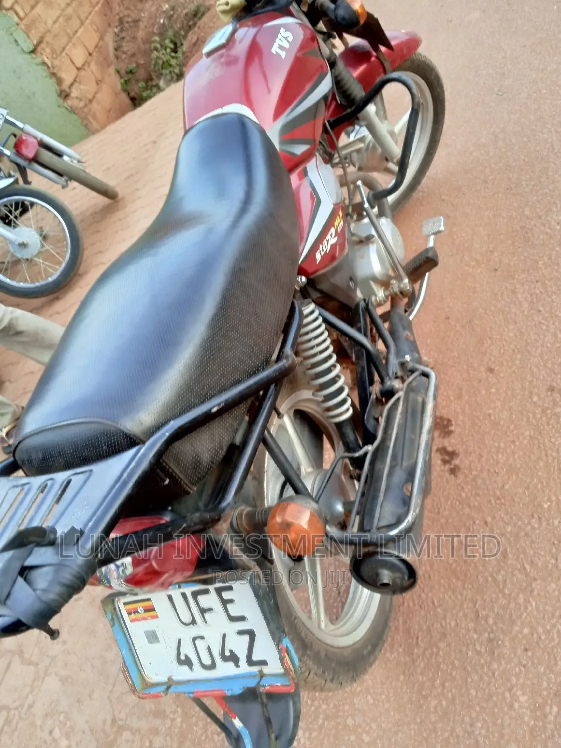 TVS HLX 125 2023 Red