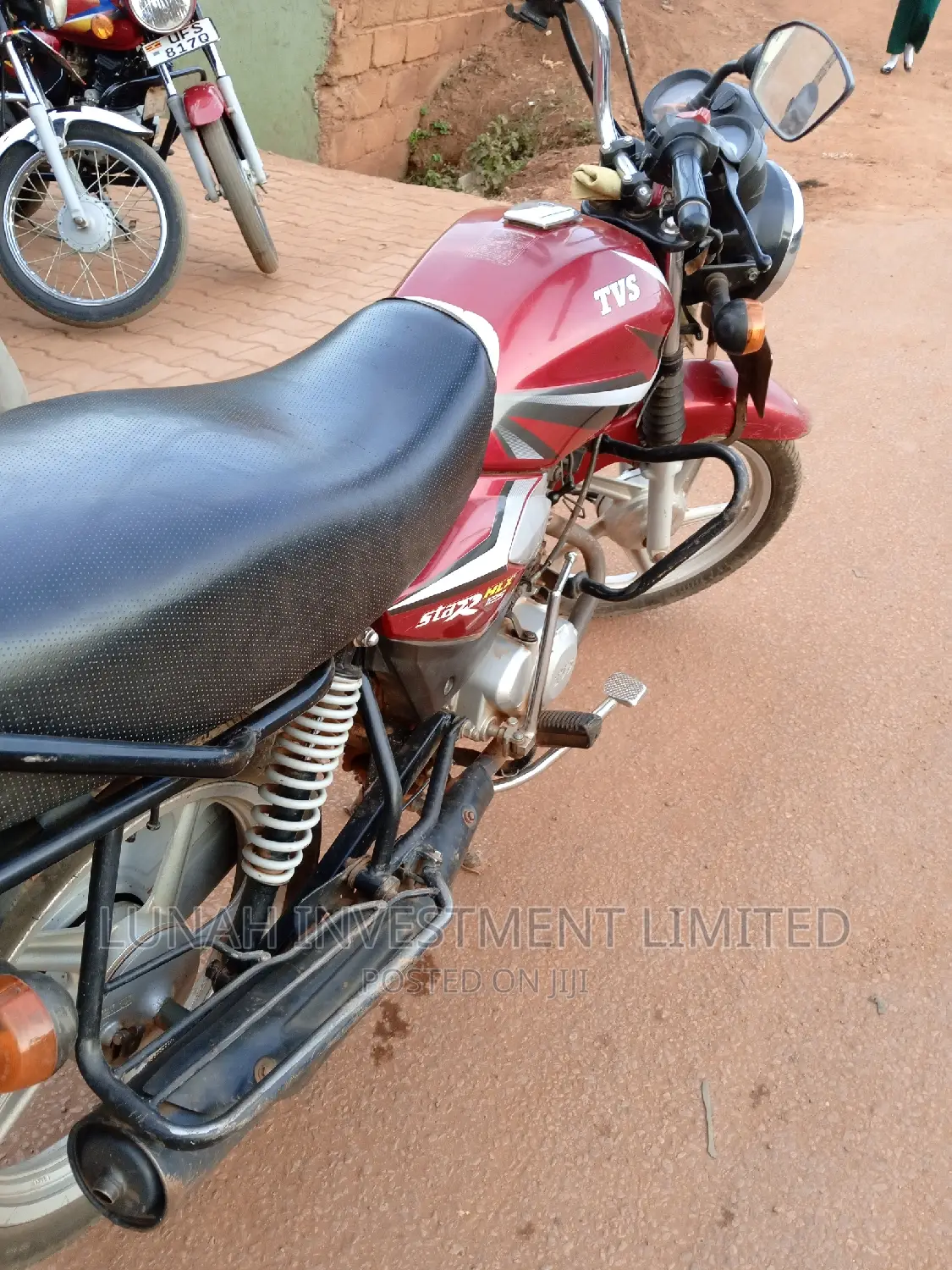 TVS HLX 125 2023 Red