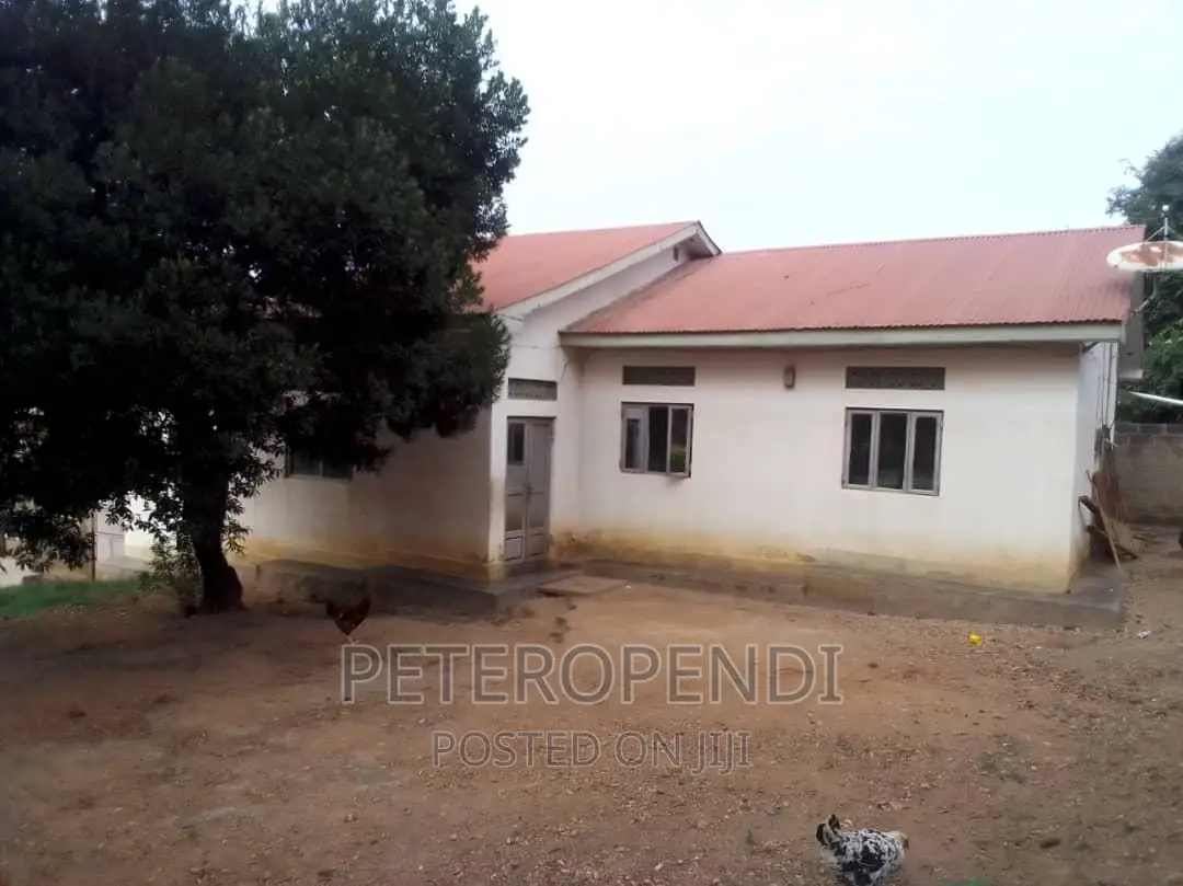 5bdrm Bungalow in Kitgum for sale