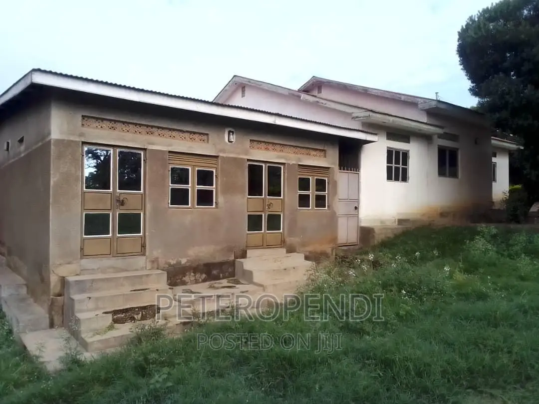 5bdrm Bungalow in Kitgum for sale
