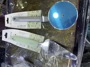 2pc Set of Pizza Cutter Lifter