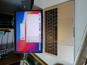 Laptop Apple MacBook Pro 2017 16GB Intel Core I7 SSD 256GB