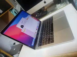 Laptop Apple MacBook Pro 2017 16GB Intel Core I7 SSD 256GB