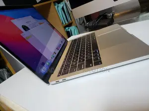 Laptop Apple MacBook Pro 2017 16GB Intel Core I7 SSD 256GB