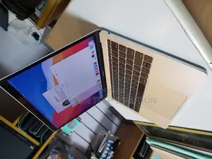 Laptop Apple MacBook Pro 2017 16GB Intel Core I7 SSD 256GB