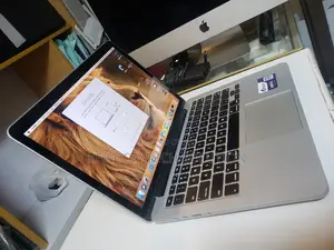Laptop Apple MacBook Pro 2015 8GB Intel Core I5 SSD 256GB