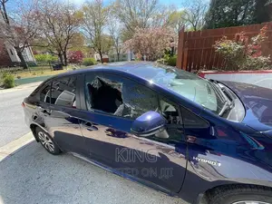 Photo - Toyota Prius Door Glass Replacement