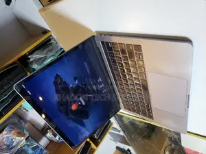 Laptop Apple MacBook Pro 2018 16GB Intel Core I7 SSD 500GB