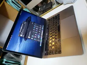 Laptop Apple MacBook Pro 2018 16GB Intel Core I7 SSD 500GB