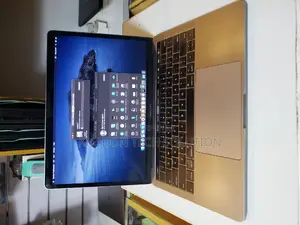 Laptop Apple MacBook Pro 2018 16GB Intel Core I7 SSD 500GB