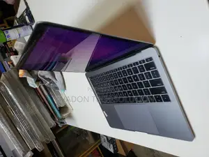 Laptop Apple MacBook Pro 2017 8GB Intel Core I5 SSD 256GB
