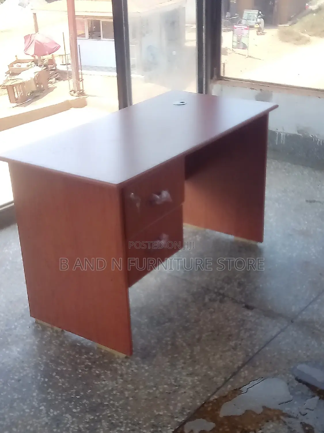 Beautiful Office Table 150 by 80 by 54cm