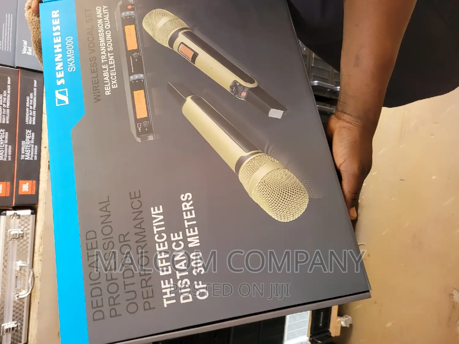 High Quality UHF Wireless Microphone ( 300 Metres Coverage)