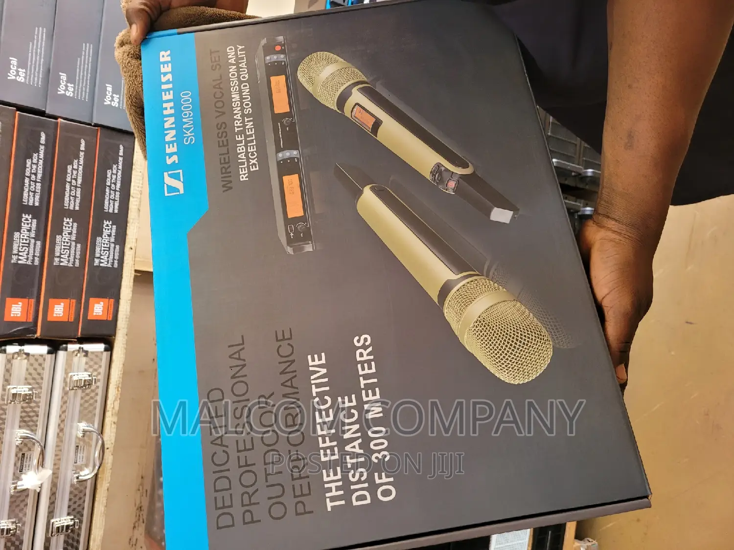 High Quality UHF Wireless Microphone ( 300 Metres Coverage)