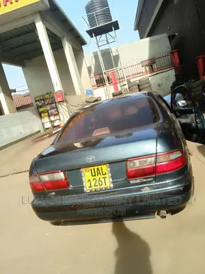 Toyota Corona Premio 2000 Green