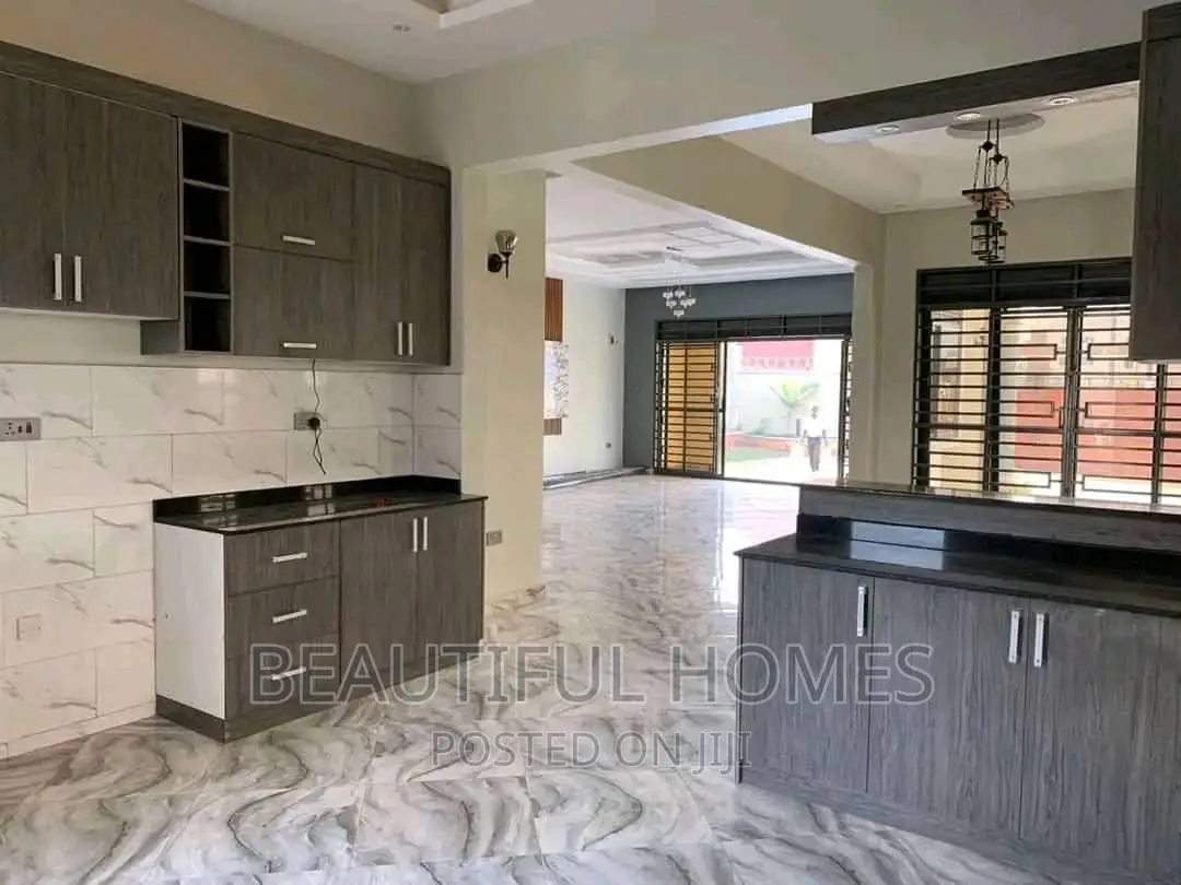 Furnished 5bdrm House in Bwebajja Entebbe, Central Division for sale