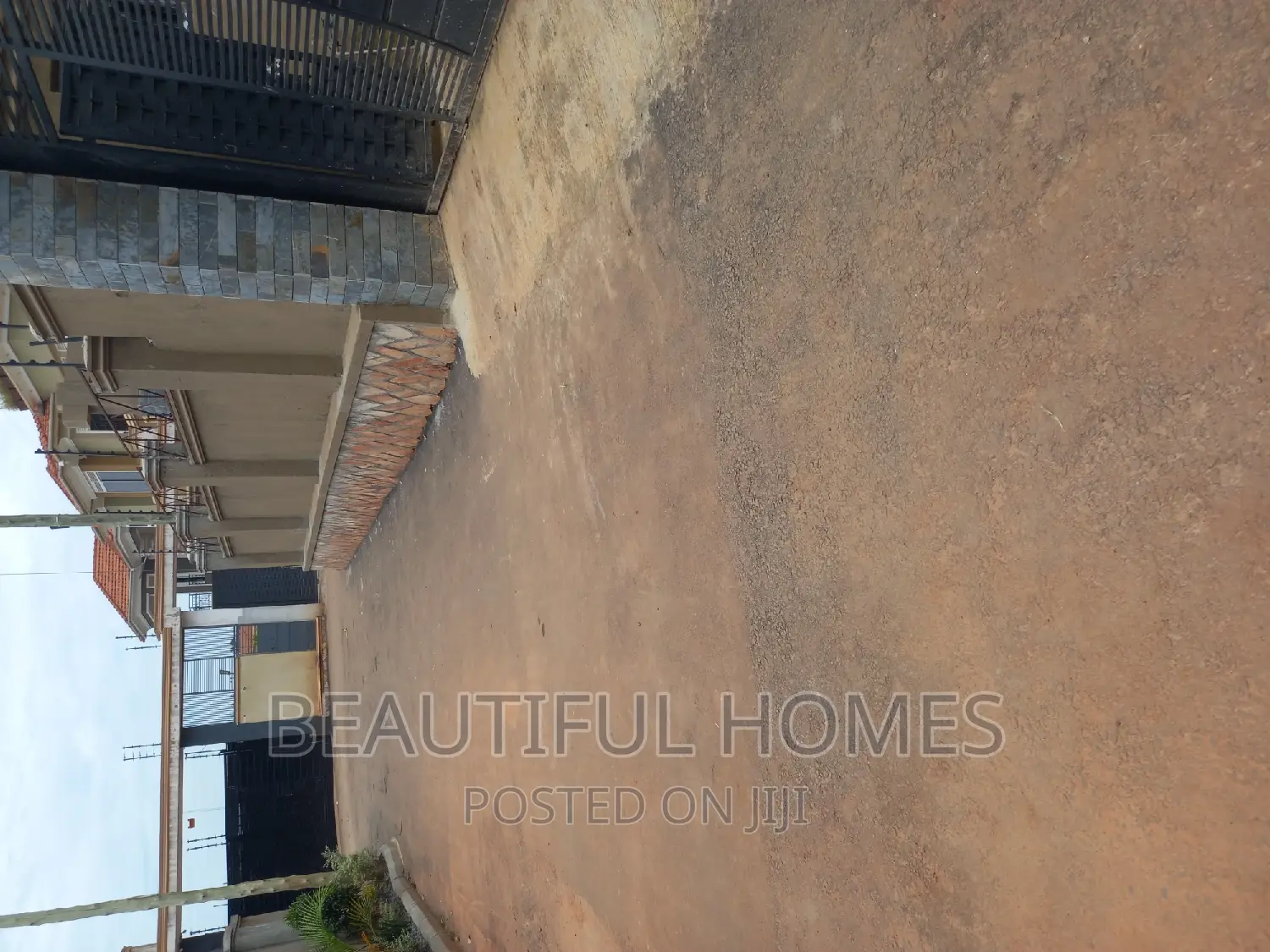 Furnished 5bdrm Duplex in Kyanja Tarmacked, Nakawa for sale