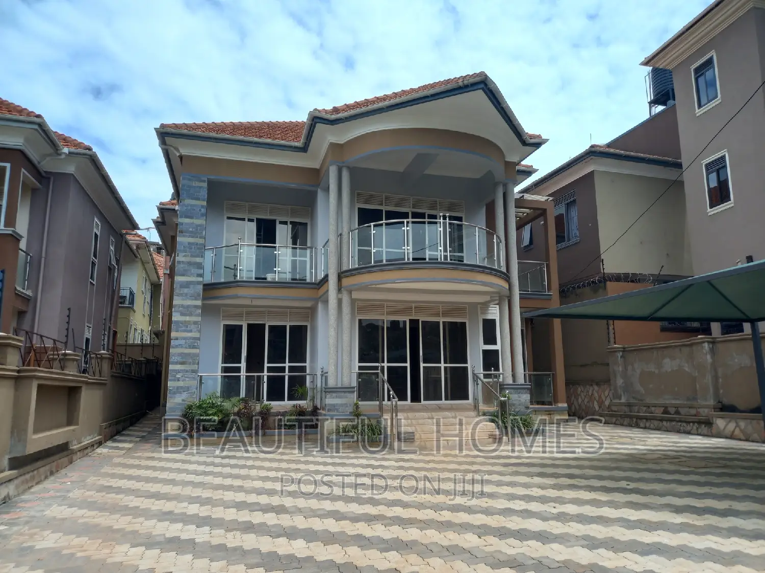 Furnished 5bdrm Duplex in Kyanja Tarmacked, Nakawa for sale