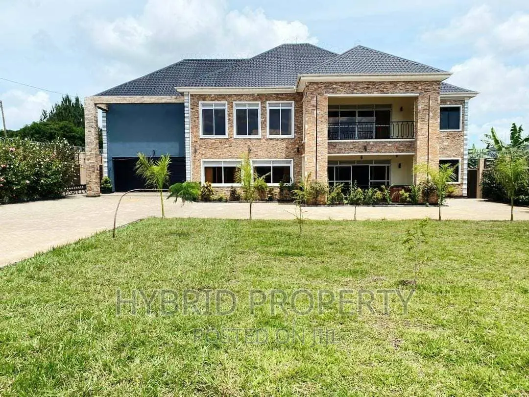 Furnished 5bdrm Mansion in Bweya~Kajjansi Along, Ssisa for sale
