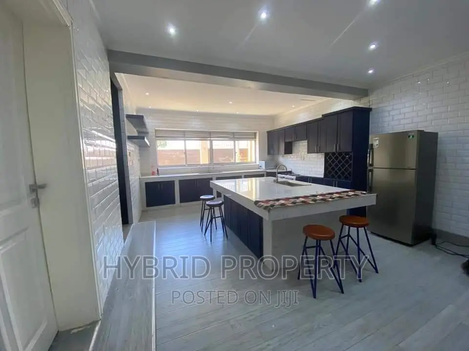 Furnished 5bdrm Mansion in Bweya~Kajjansi Along, Ssisa for sale