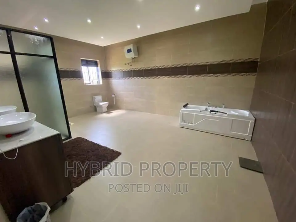 Furnished 5bdrm Mansion in Bweya~Kajjansi Along, Ssisa for sale